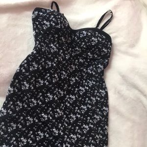 Cute floral jumpsuit with adjustable strap!🌸